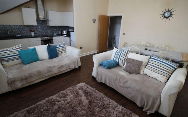 Ashgrove Court Penthouse's by Cardiff Holiday Homes