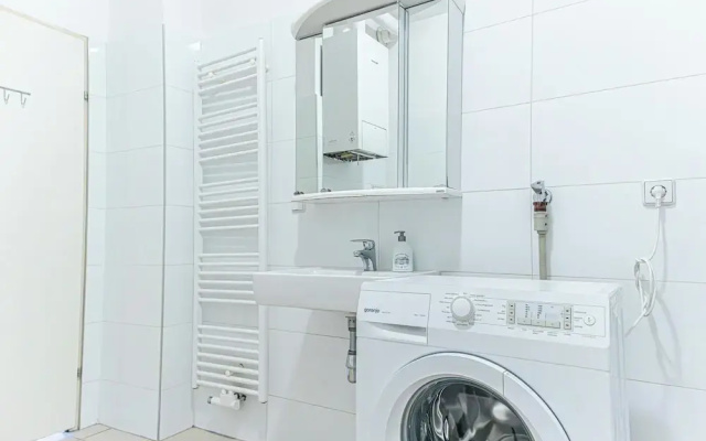 2BR Apt With King Beds Long Stay