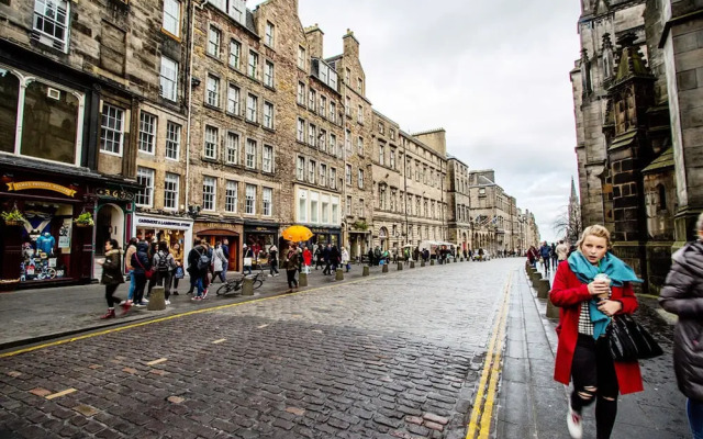 St Giles Advocates Close apartment
