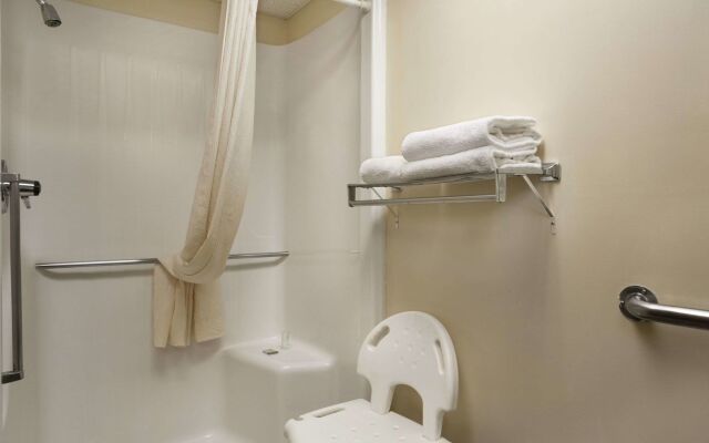 Travelodge Inn & Suites - Muscatine