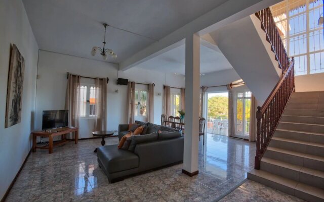 Hibiscus Villa - 5 Rooms