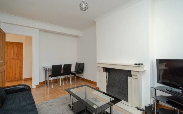 Well Connected Cosy 2 Bedroom Home