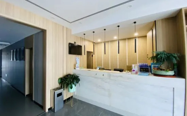 Holiday Inn Huanhu (Nanjing Railway Station Xuanwuhu Branch)