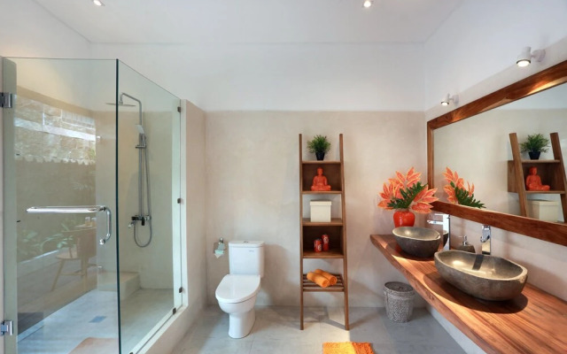 Seminyak White Design Villa