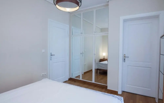 Luxe 3 Bd Penthouse 5 Min from Drosia