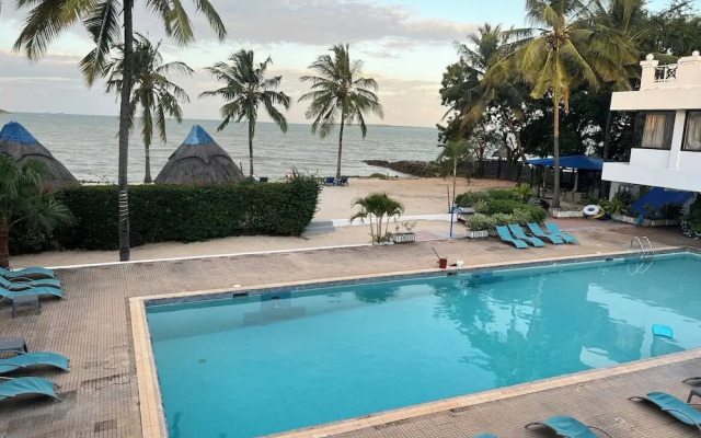 Beach comber hotel and aprtments