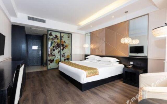 Green Sunshine Holiday Fashion Hotel