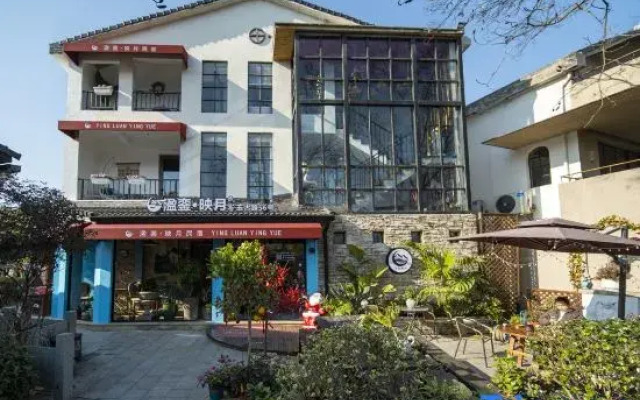 lake light Homestay