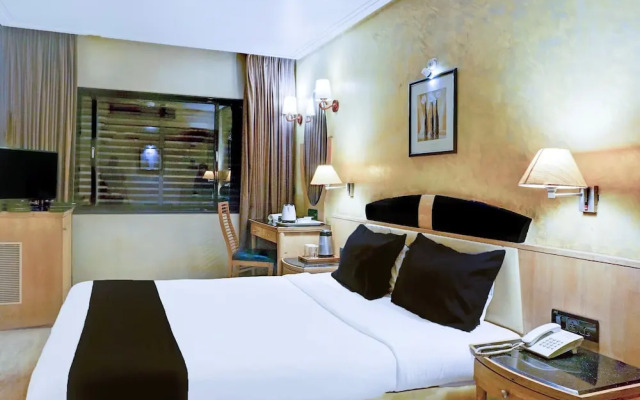 Premium Room Near Pataleshwar Temple, Pune