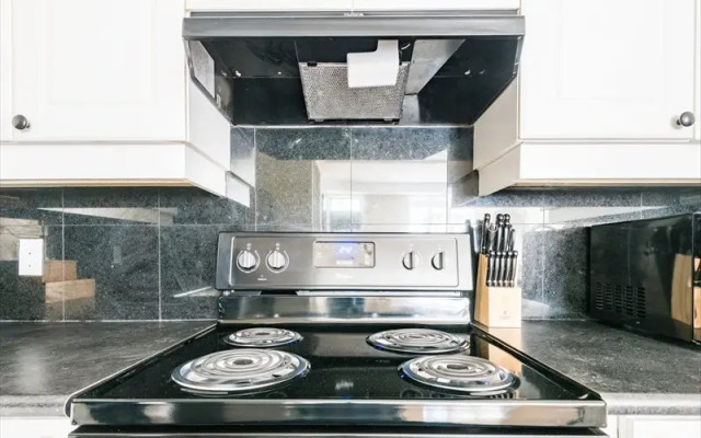 Bright 3BR in Church Yonge Corridor by Sonder