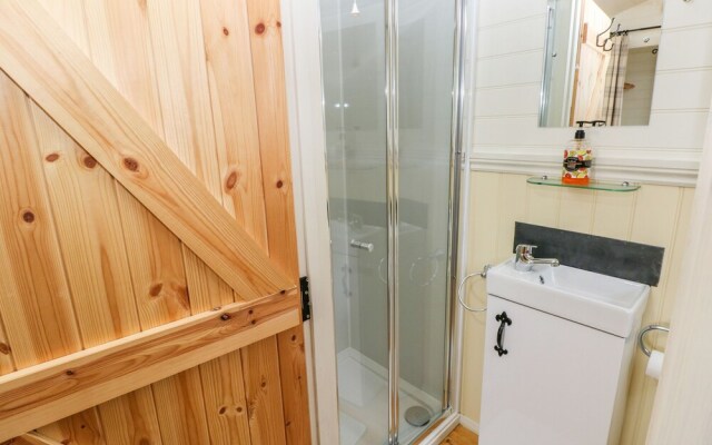 Shepherds Hut - The Hurdle