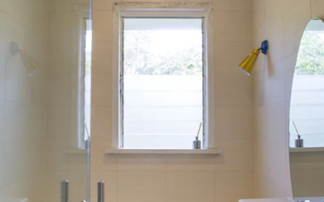 Takapuna Modern Guest house near beach