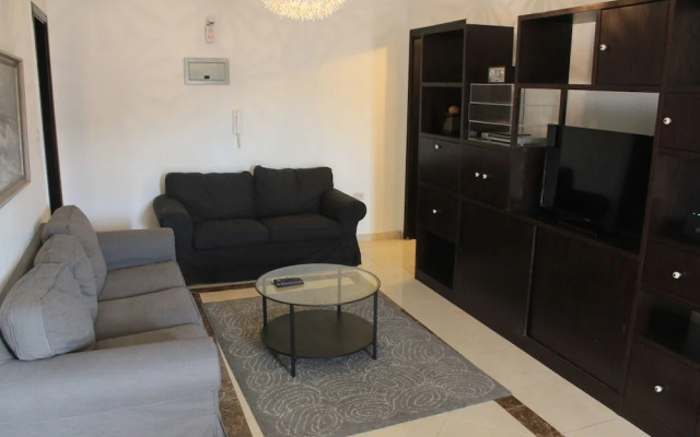 Cozy & Gated Compound