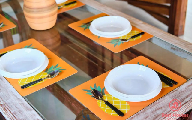 Bh31: Casa Com Piscina Em Frente À Praia Grande