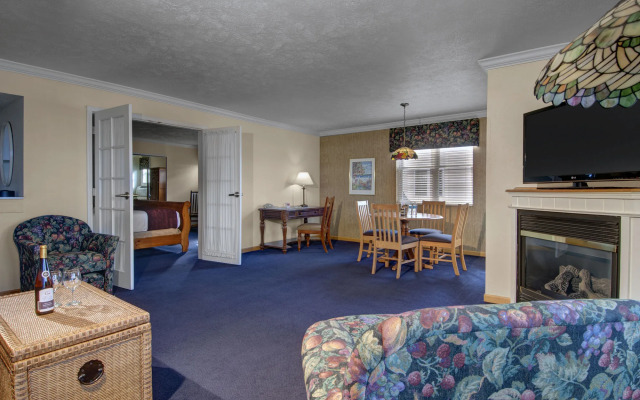 Cherry Tree Inn & Suites