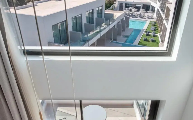 Phos Hotel Adults Only