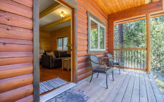 Kootenay Park Lodge