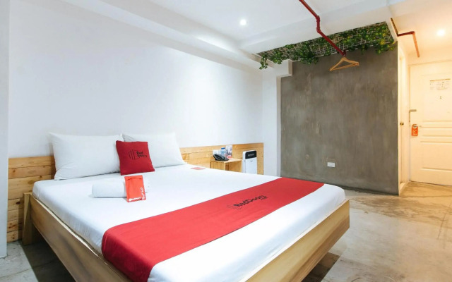 RedDoorz Plus @ Boni Avenue Mandaluyong