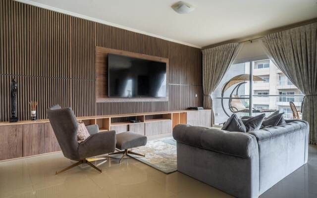 Urban Pumpkin 3-bedroom Apartment, Gerrard Road