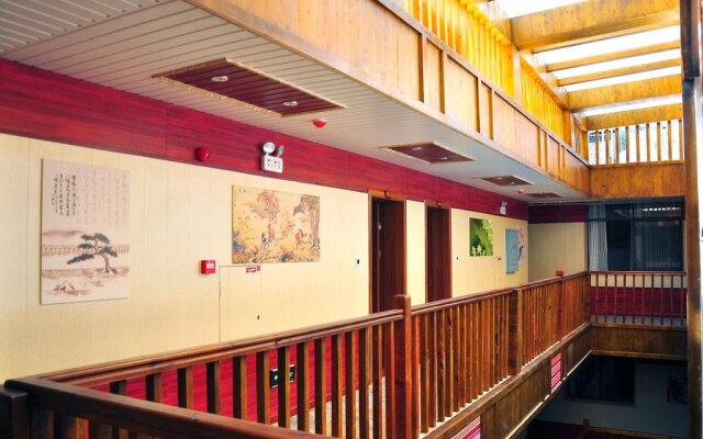 Seven Plus One Theme Inn