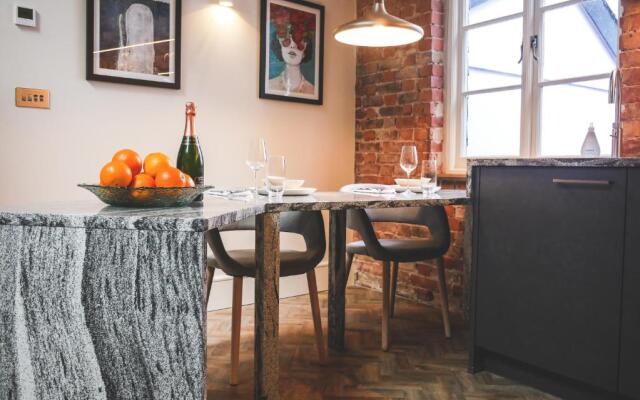 Padstow Escapes - The Long Room Luxury Apartment