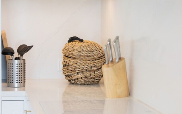 Jantaris Apartment by Renters Prestige