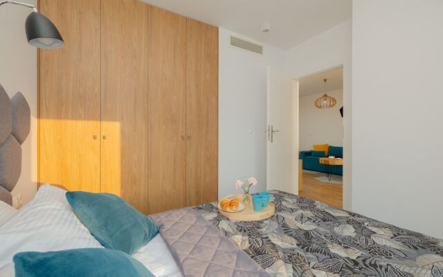 Marynarska Modern Apartment by Renters