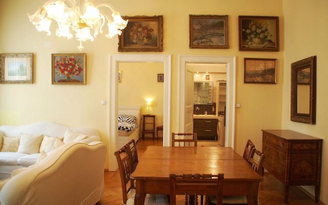 Bohemia Antique Apartment