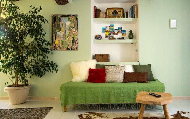 Nasri Sabra - Temple Apartment 0