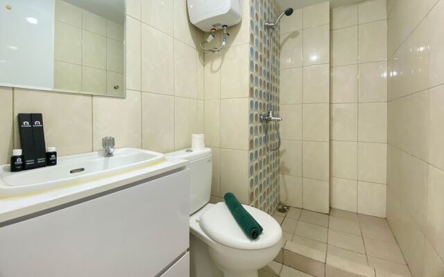 Homey And Comfort 2Br At Springlake Summarecon Bekasi Apartment