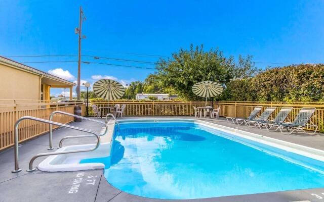 Econo Lodge Norwalk