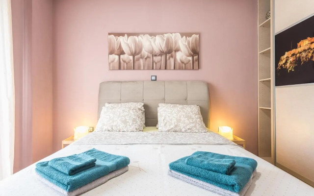 Stylish Luxury Apartment near Acropolis at Neos Kosmos metro station