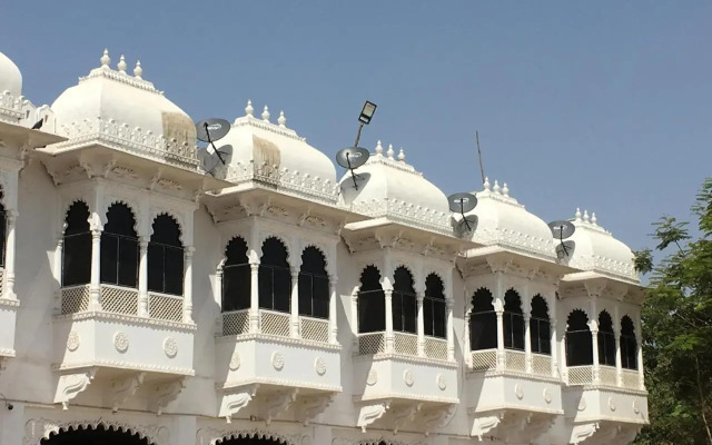 Roop Shree Hotel