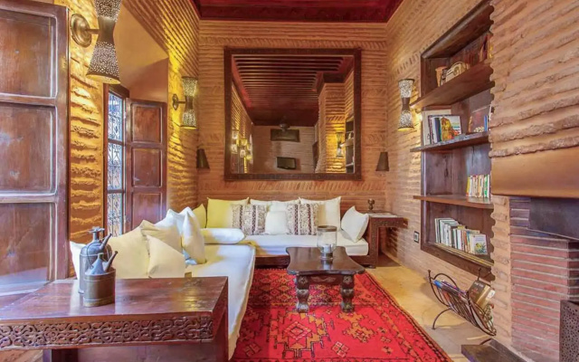 Angsana Riad Tiwaline