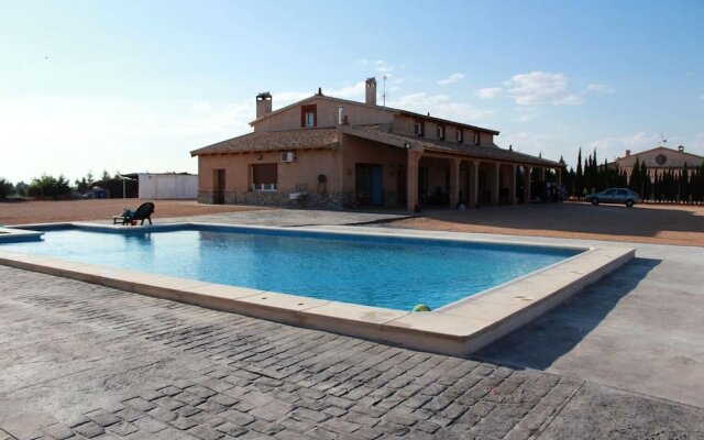 Villa With 4 Bedrooms in Villarrobledo, With Private Pool, Furnished Terrace and Wifi