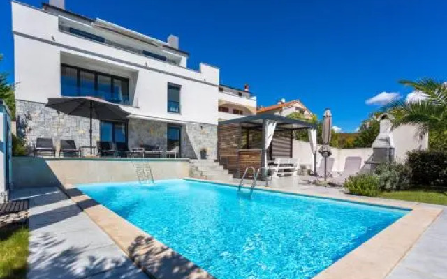 Five Bedroom Holiday Home In Kornic