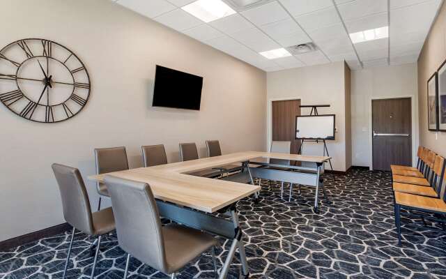 Comfort Suites Grandview - Kansas City