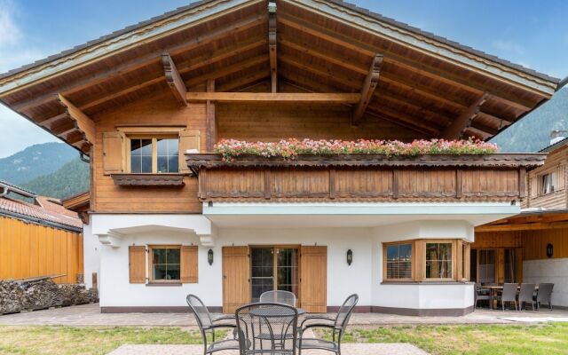 Charming Holiday Home in Maurach am Achensee