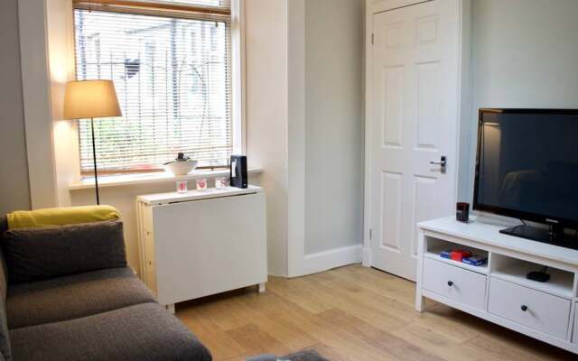 Homely 1 Bedroom Edinburgh Apartment Near Canal