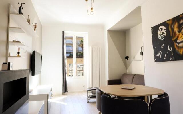 Apartment Port