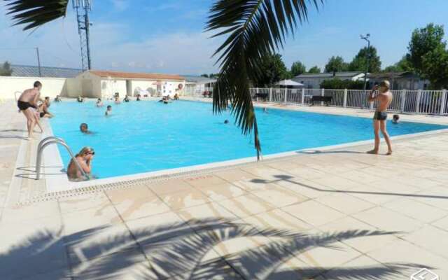 Bungalow with 2 Bedrooms in Fréjus, with Shared Pool, Furnished Terrace And Wifi - 2 Km From the Beach
