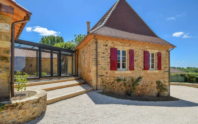 Hilltop Cottage With Pool