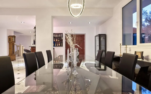 Mont Bleu Luxury Villa
