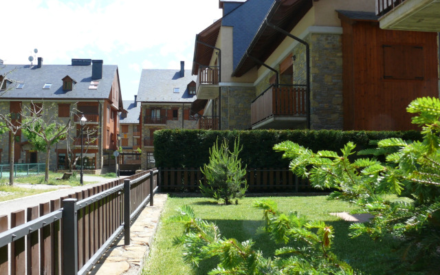 APARTMENTSUITESPAIN BAQUEIRA DUPLEX 9p