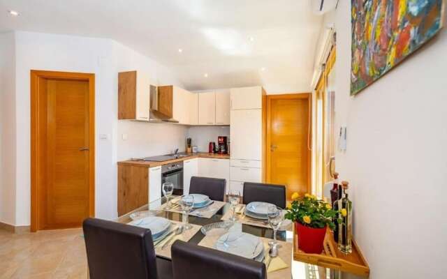 Luce - Pool and View - A1