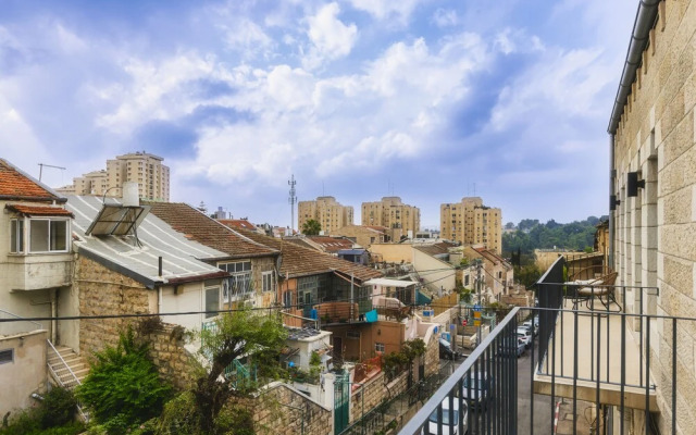 The Pearl of Nachlaot Apartments