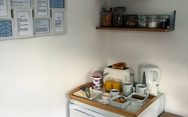 Basingstoke En Suite Room in Garden Annex