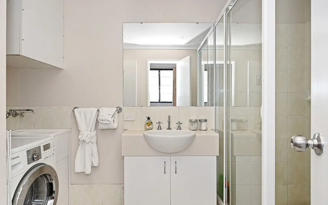 2bdr East Perth Getaway