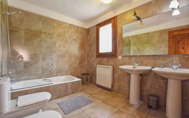 Country House in Spain With Pool & Mountain Views