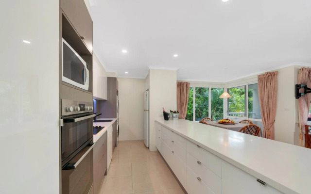 2 Bedroom Red Cowrie Apartment Palm Cove